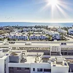 Vivi Homes - Sol Garden Pool, Terrace & Golf شقة إِستيبونا