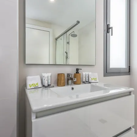 Vivi Homes - Sol Garden Pool, Terrace & Golf Apartment