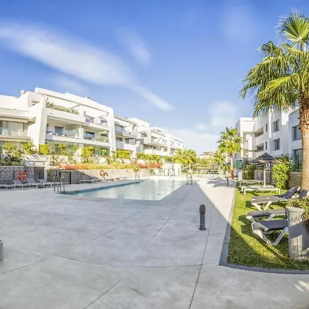 Vivi Homes - Sol Garden Pool, Terrace & Golf Apartment *