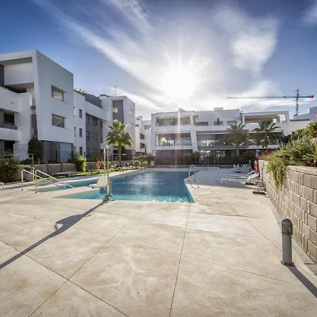 Vivi Homes - Sol Garden Pool, Terrace & Golf * Estepona