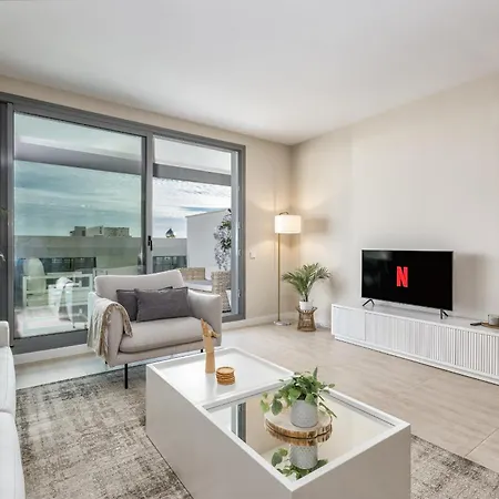Vivi Homes - Sol Garden Pool, Terrace & Golf Apartment