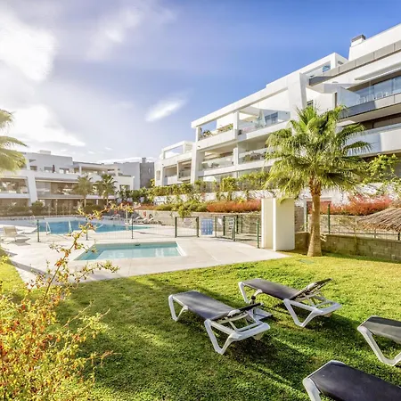 Vivi Homes - Sol Garden Pool, Terrace & Golf Apartment