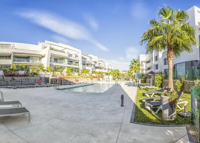 Vivi Homes - Sol Garden Pool, Terrace & Golf Apartament *